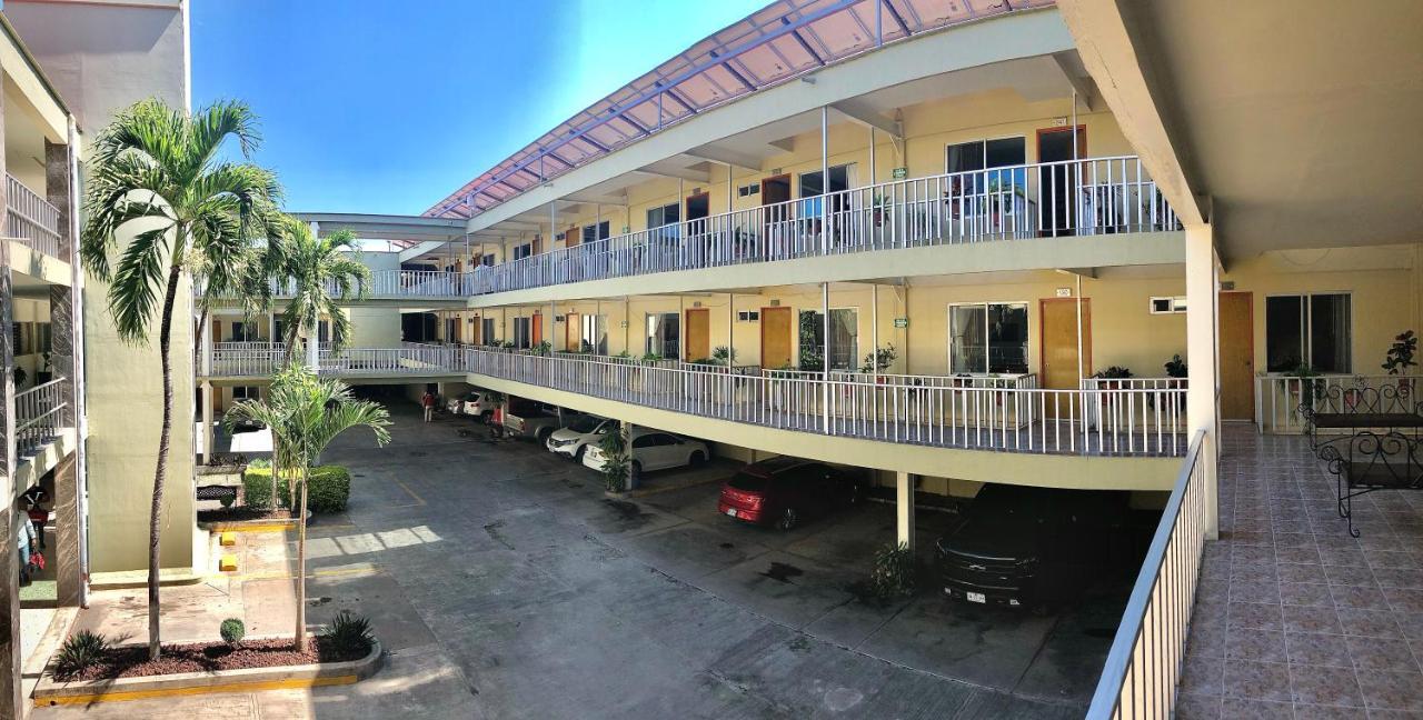 Del Camino Real Hotel *