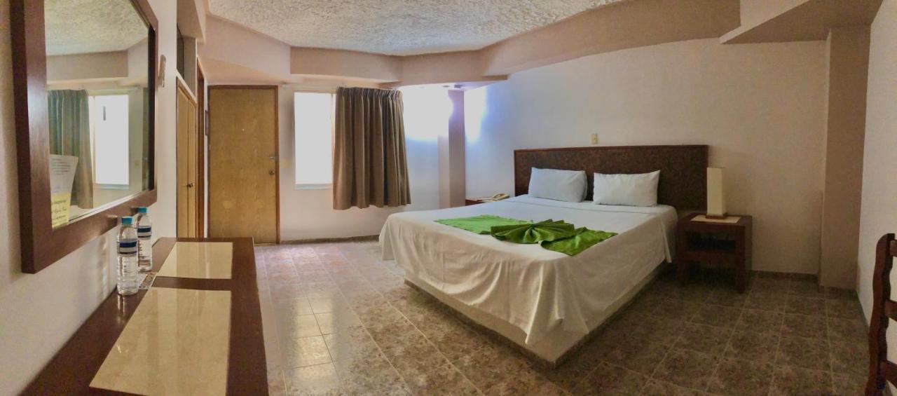 Del Camino Real Hotel *